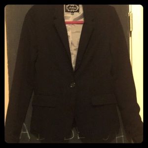 Loose fitting black blazer